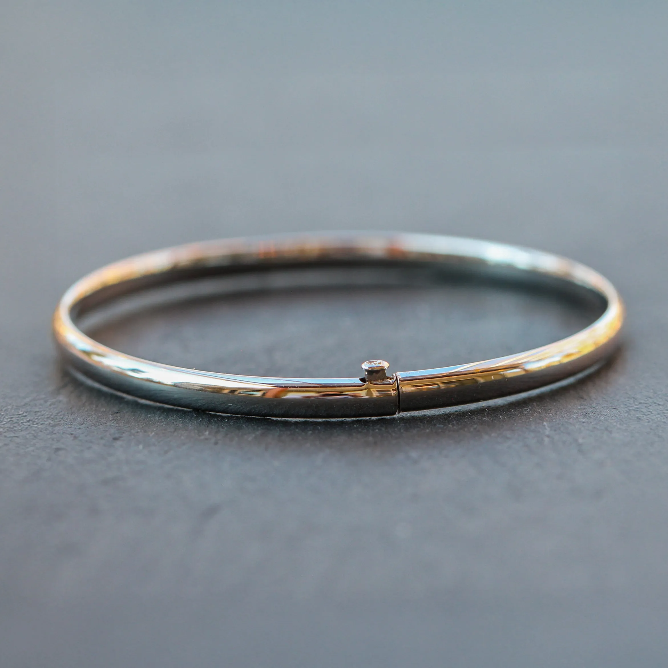 14k White Gold Bangle Bracelet
