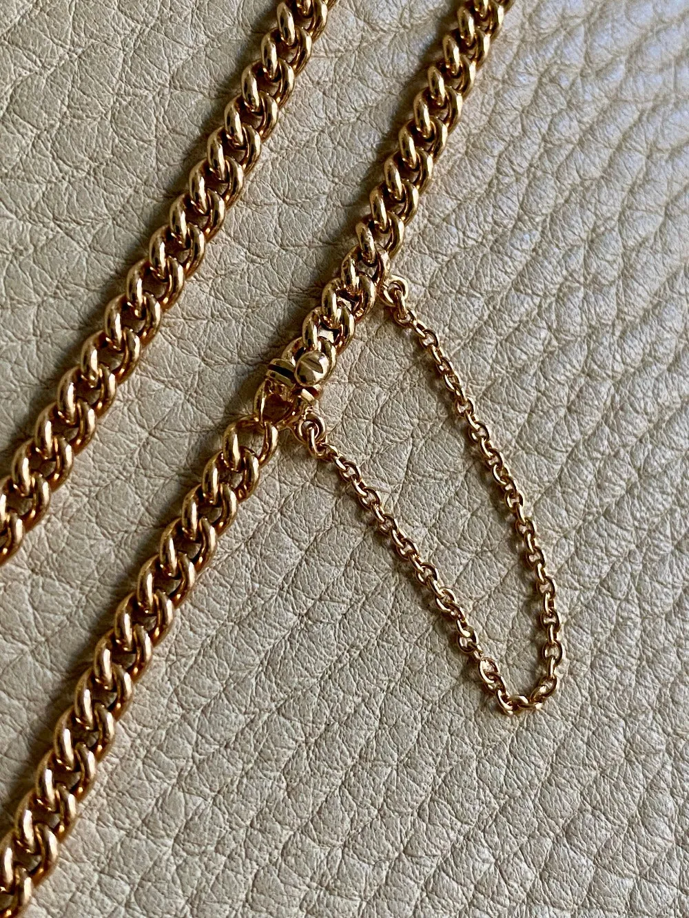1917 Curb link bracelet in 18k yellow gold - 6.7 inch length