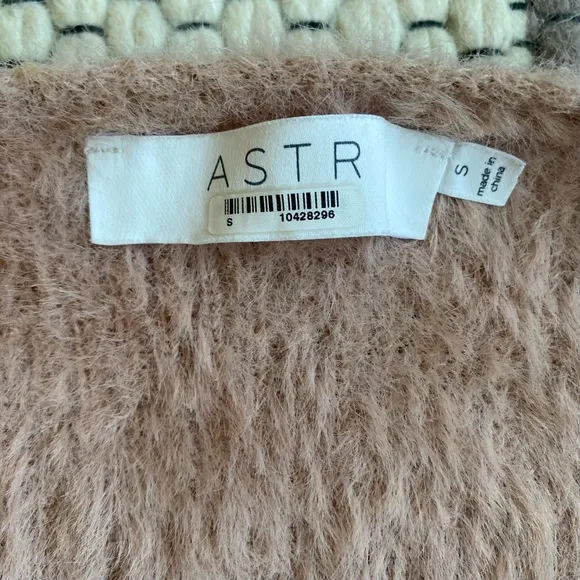 ASTR the label LORAIN CARDIGAN Top in Pink Clay Size Small