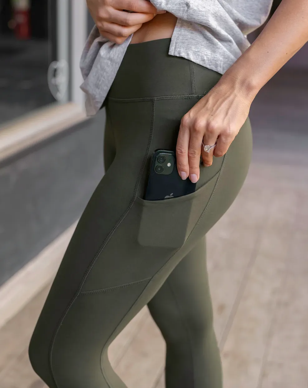 Daily Capri Pocket Leggings in Olive