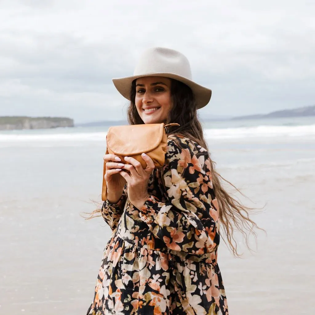 DUSKY ROBIN Zoe Bag Clutch - Tan
