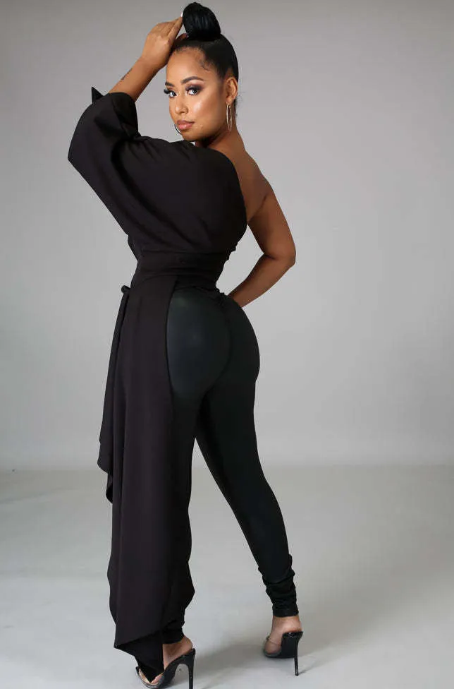 Elegant One-Shoulder Asymmetric Long Sleeve Top
