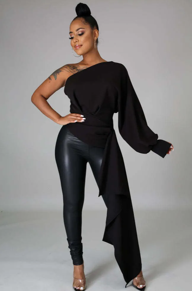 Elegant One-Shoulder Asymmetric Long Sleeve Top