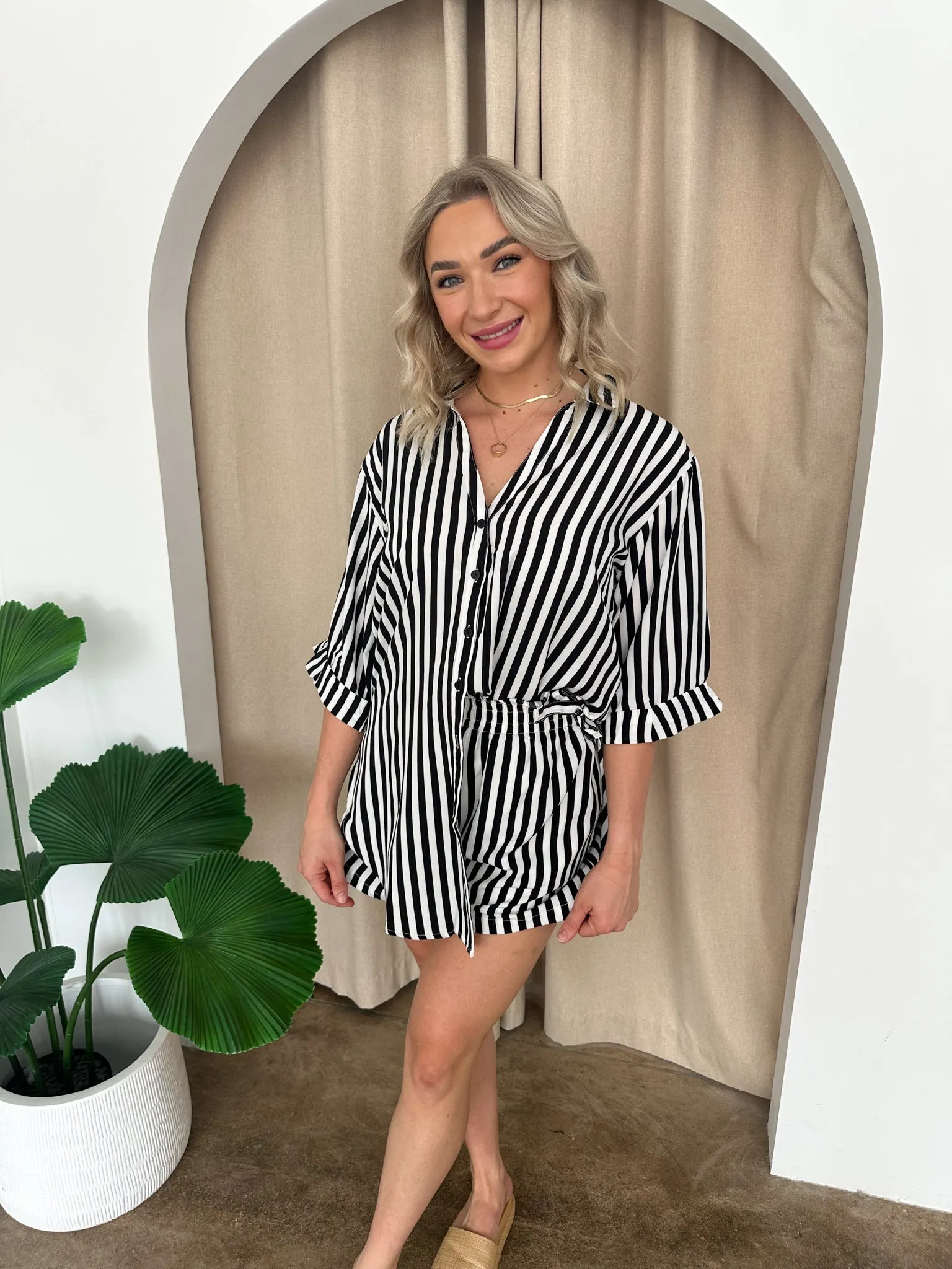 Escape Short- Black/White/Stripe