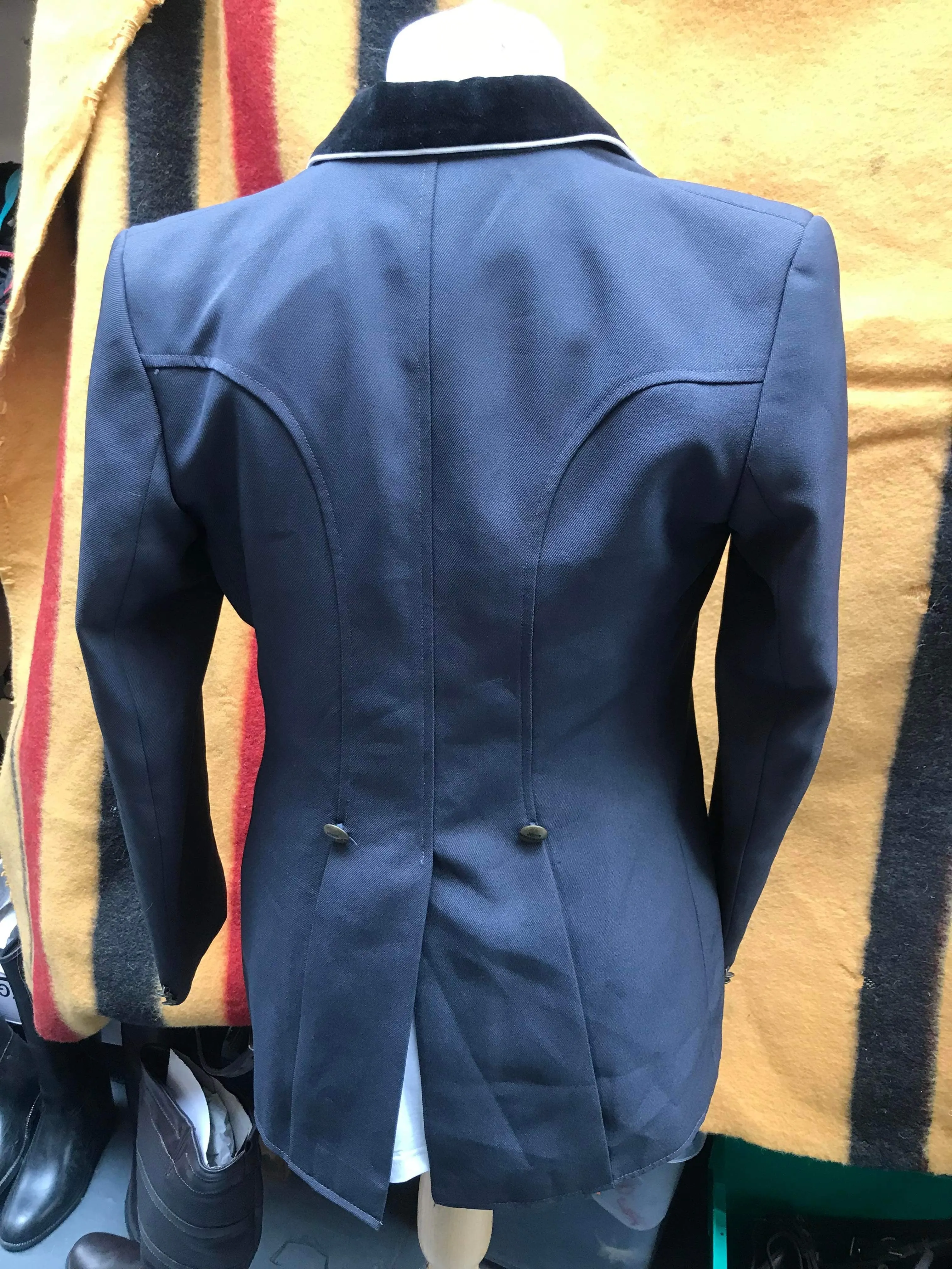 John Whittaker grey show jacket size 36 (12) FREE POSTAGE*