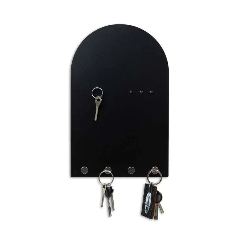 Key holder, magnetic arc