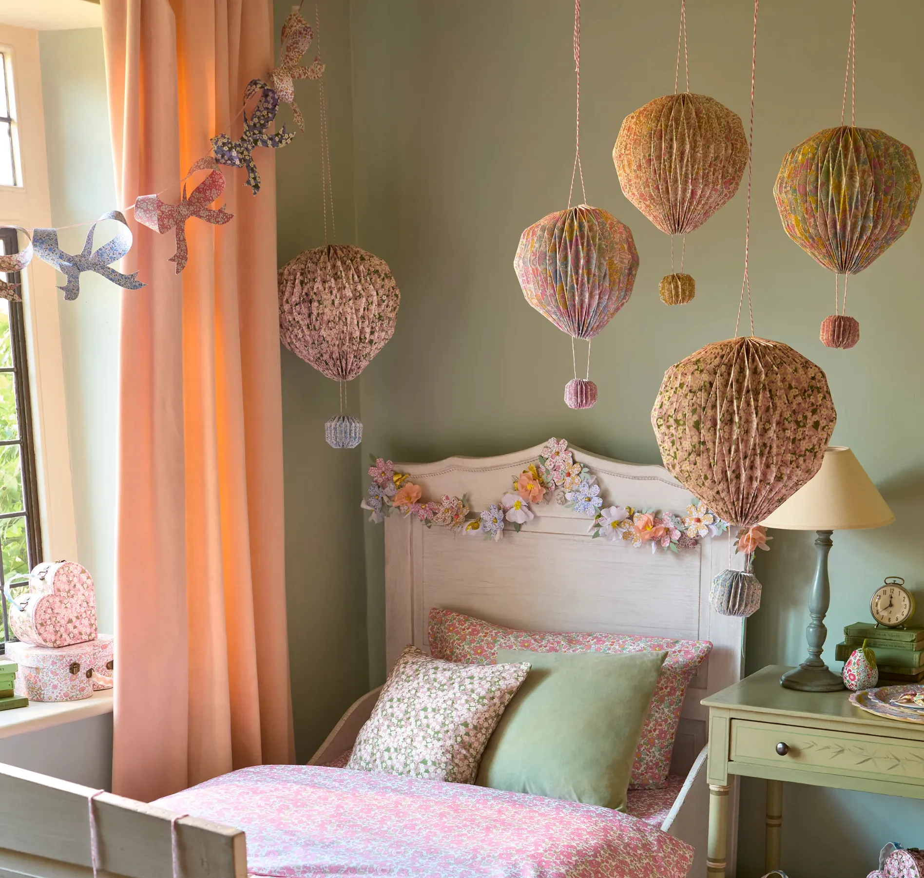 PAPER HOT AIR BALLOONS