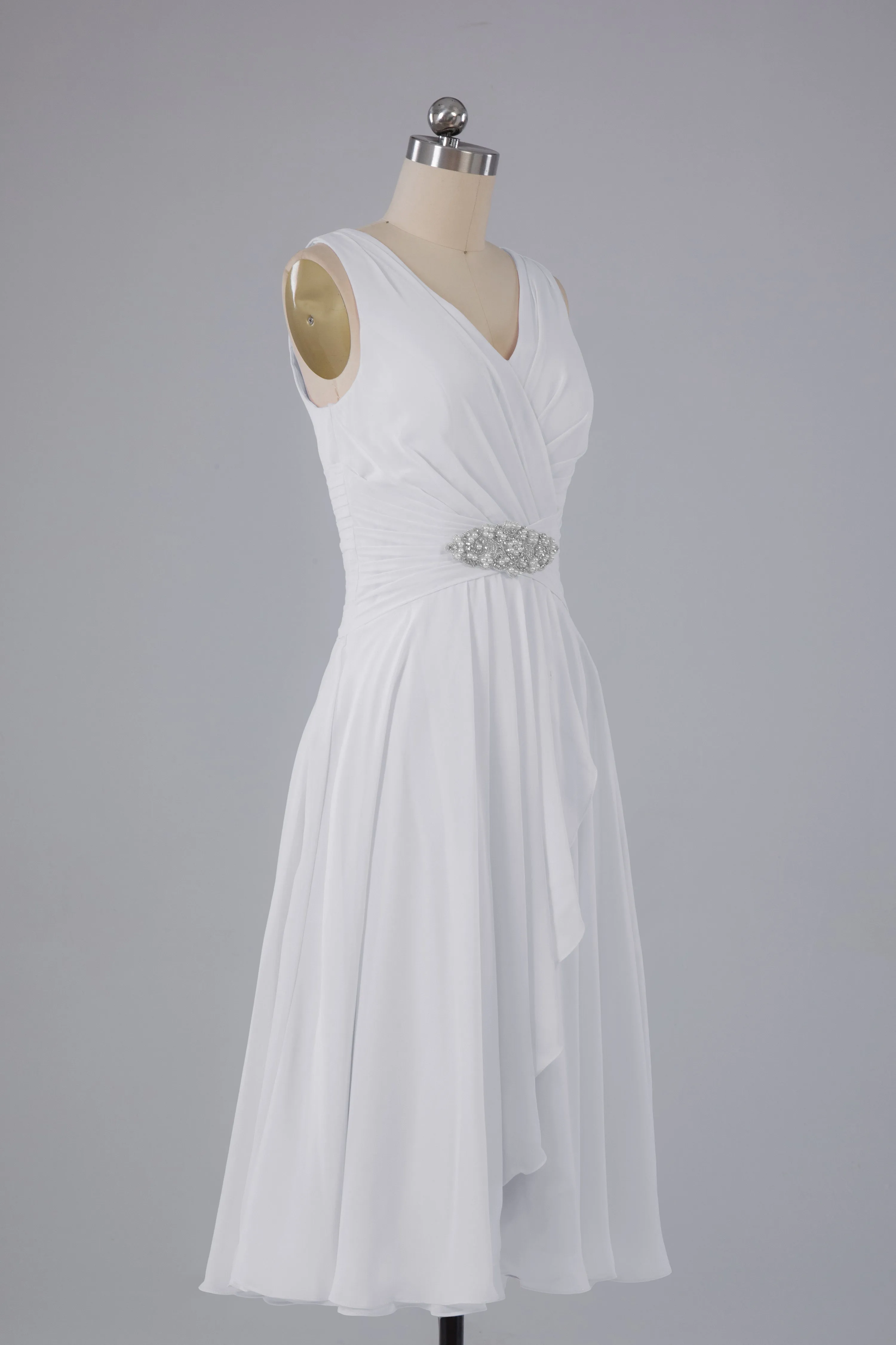 Simple V Neck Knee Length Bridesmaid Dresses with Pearls
