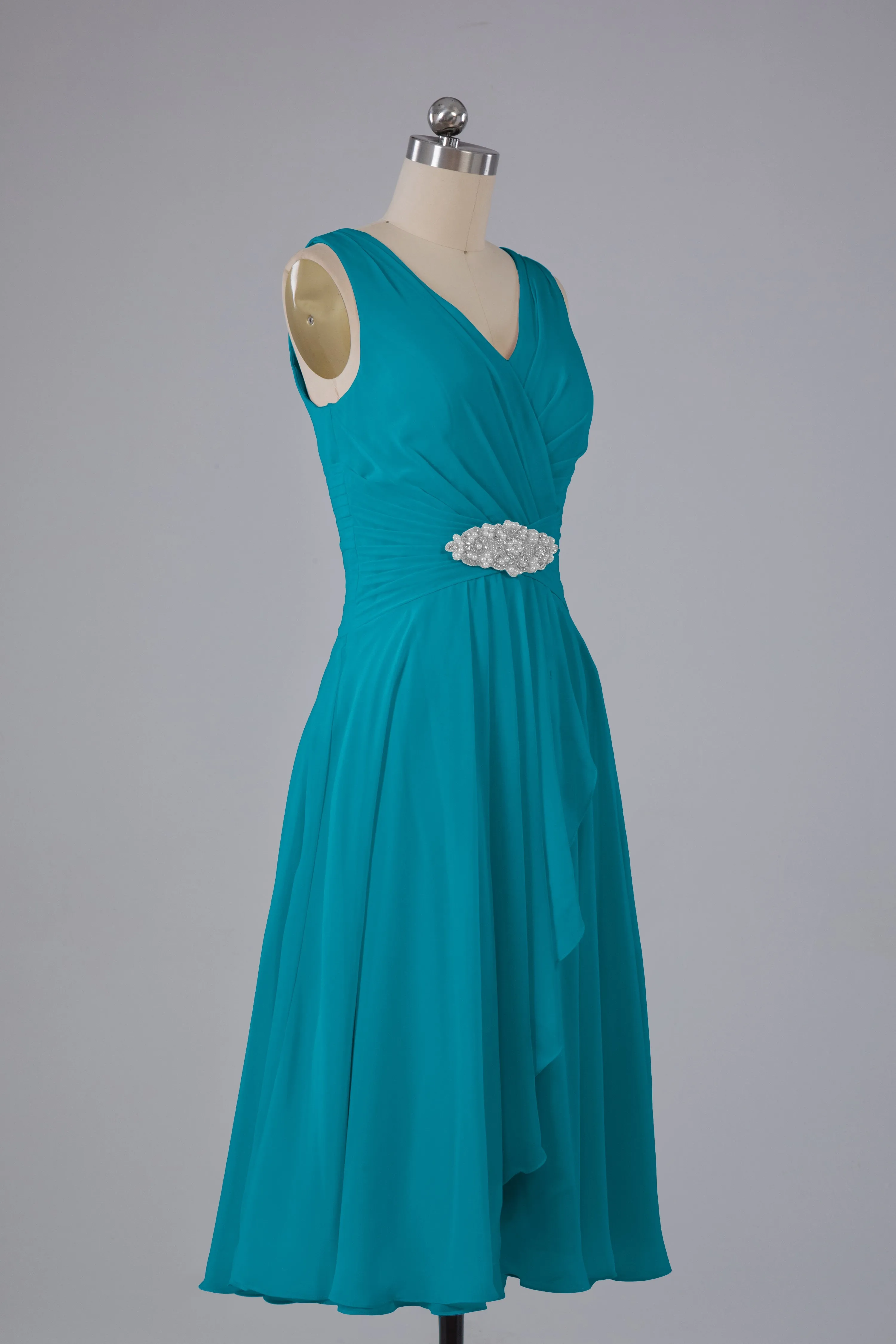 Simple V Neck Knee Length Bridesmaid Dresses with Pearls