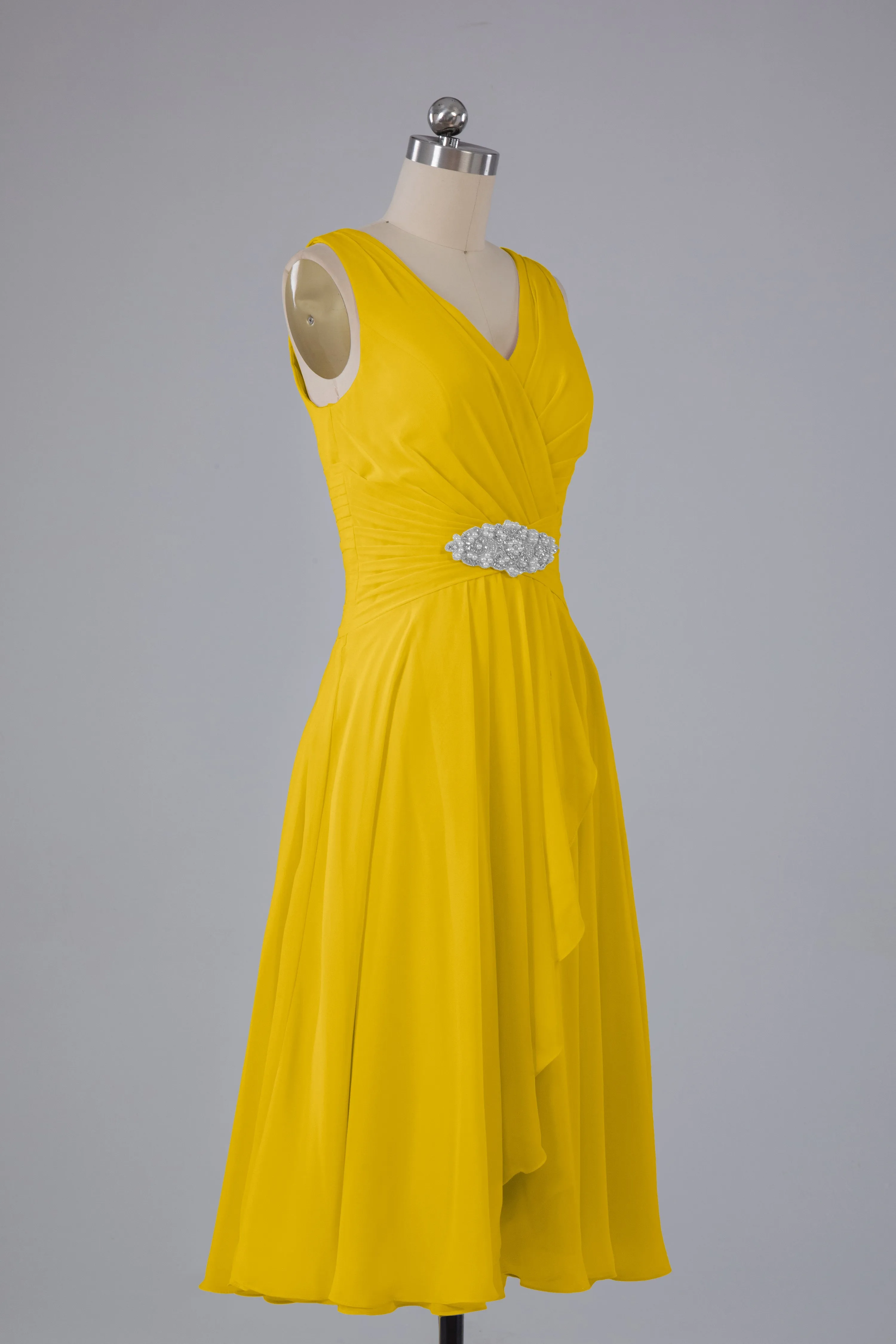 Simple V Neck Knee Length Bridesmaid Dresses with Pearls