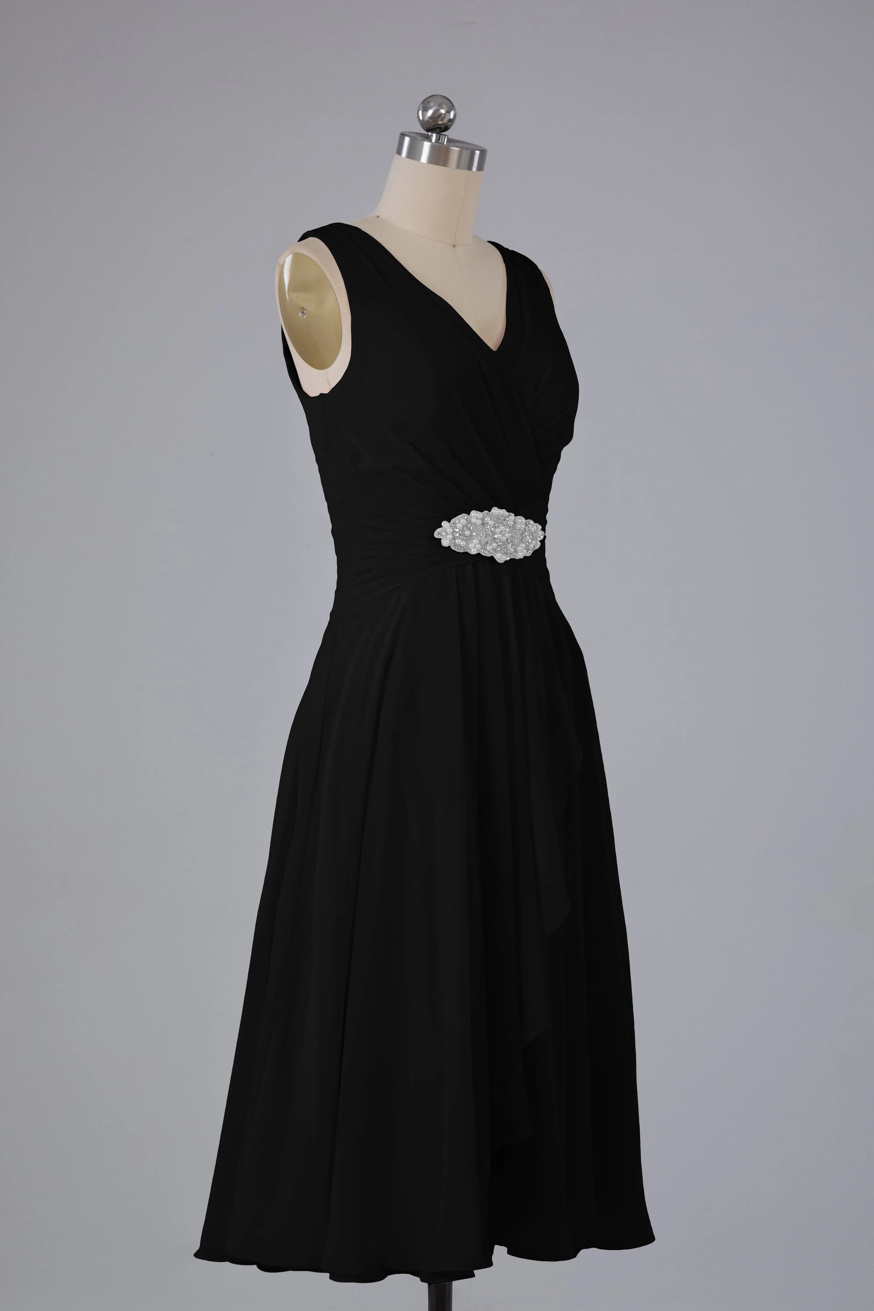 Simple V Neck Knee Length Bridesmaid Dresses with Pearls