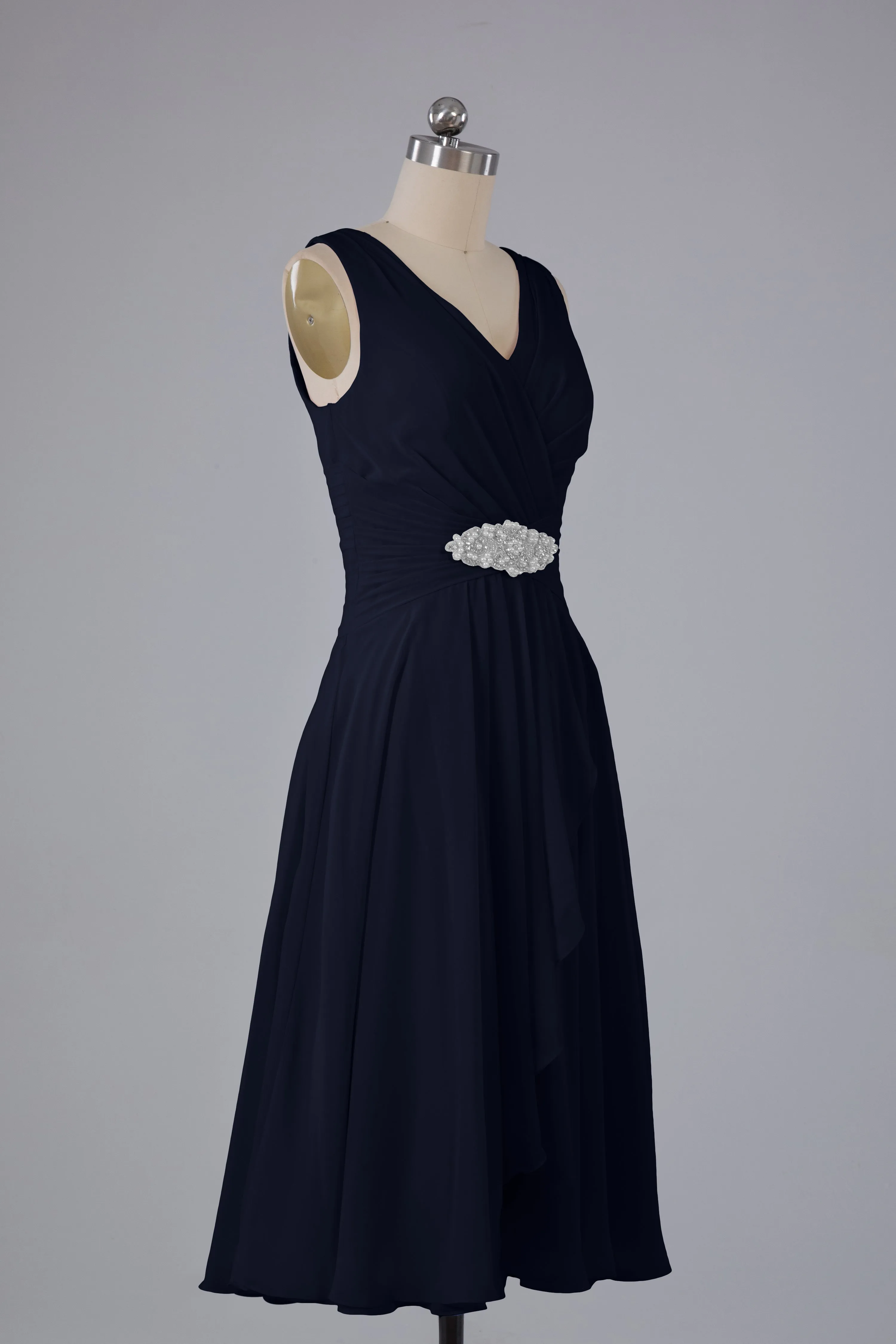 Simple V Neck Knee Length Bridesmaid Dresses with Pearls