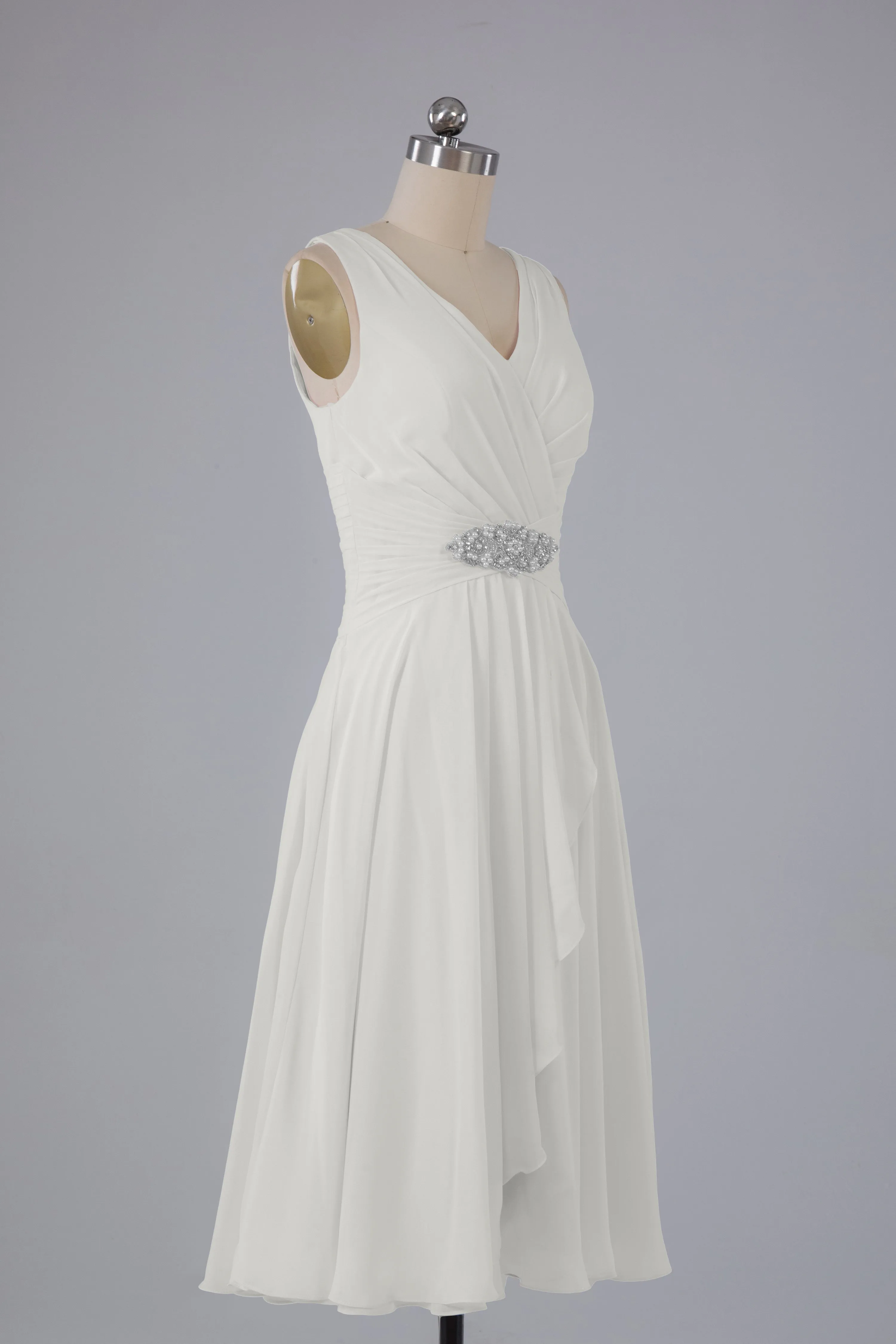 Simple V Neck Knee Length Bridesmaid Dresses with Pearls