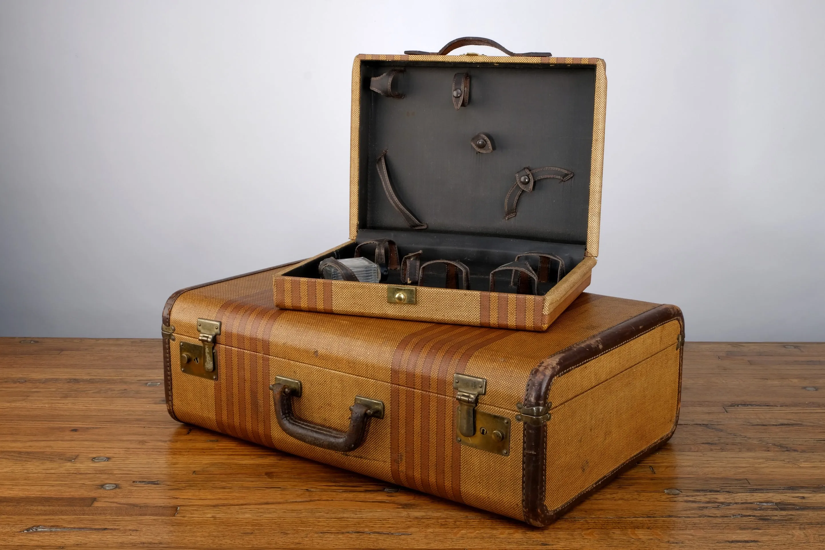 STRIPE BOTTLE BRIEFCASE