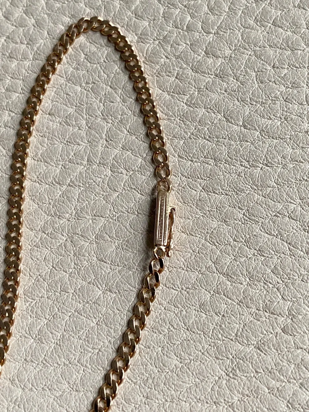 Vintage 18k gold skinny curb bracelet - 8 inch length